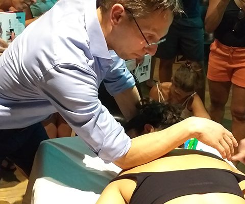 A cura da dor pela Manipulação Fascial  – entenda o método